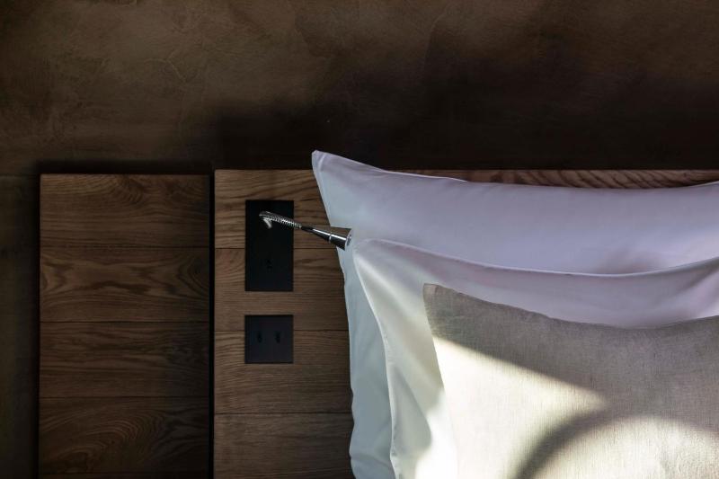 Deluxe Room with steam shower and balneotherapy bathtub image 2