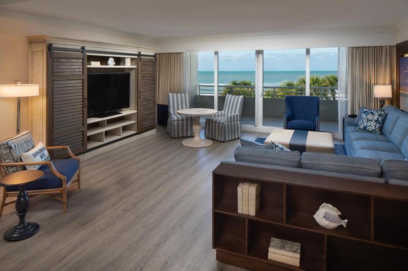Deluxe Two-Bedroom Suite with Gulf View image 2