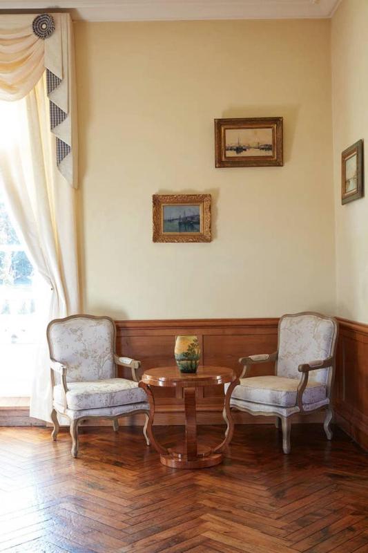 Six-Bedroom House image 1