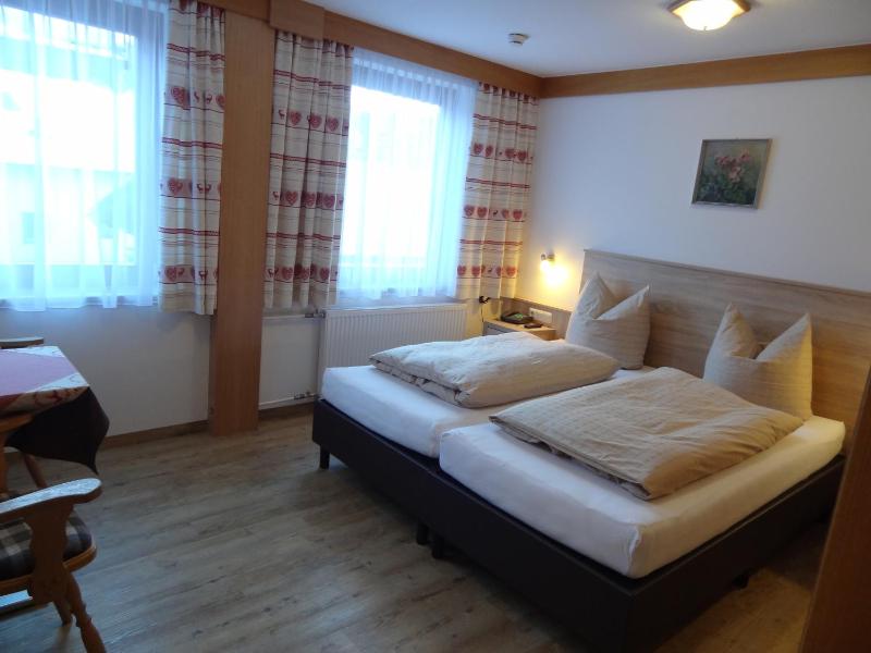 Double Room image 3