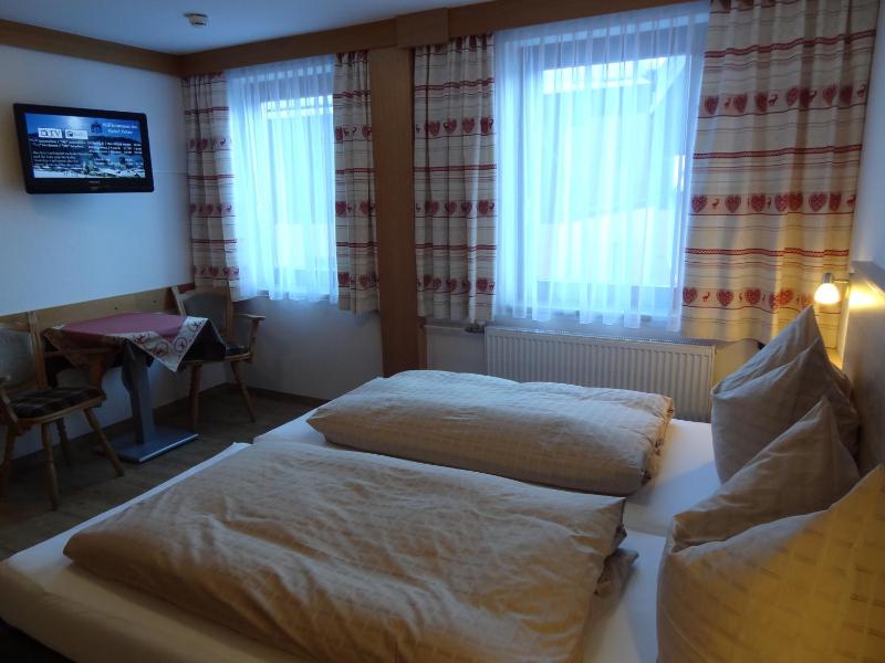 Double Room image 4