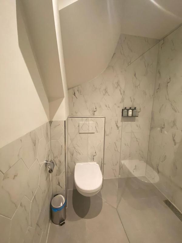 Damrak Short Stay Amsterdam - image 15