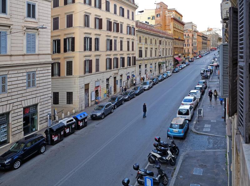 Small Double Room image 3