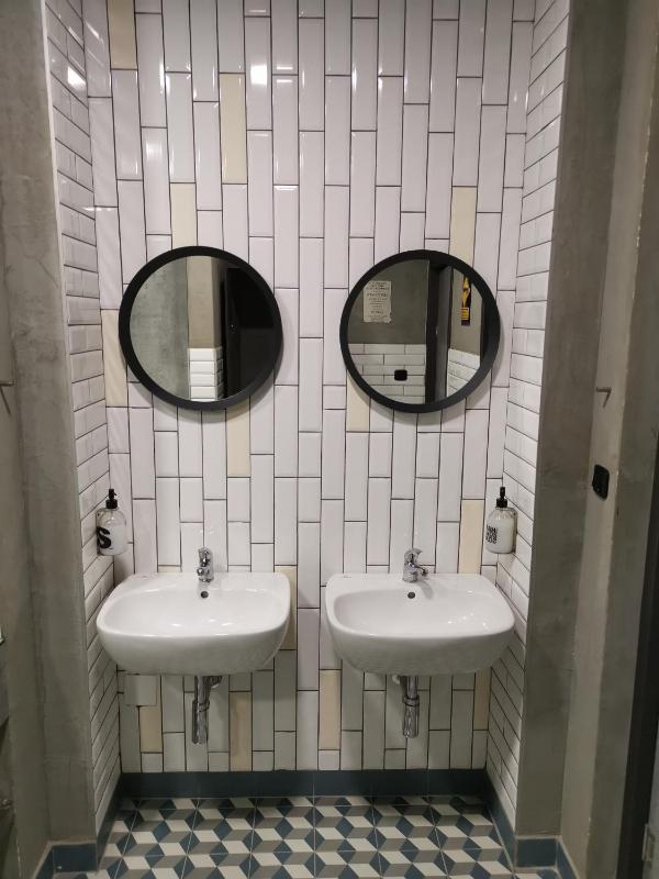 Triple Room with Shared Bathroom image 3