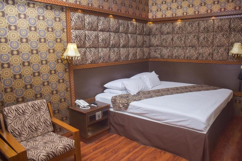 Deluxe Double Room (1 adult + 1 child) image 1