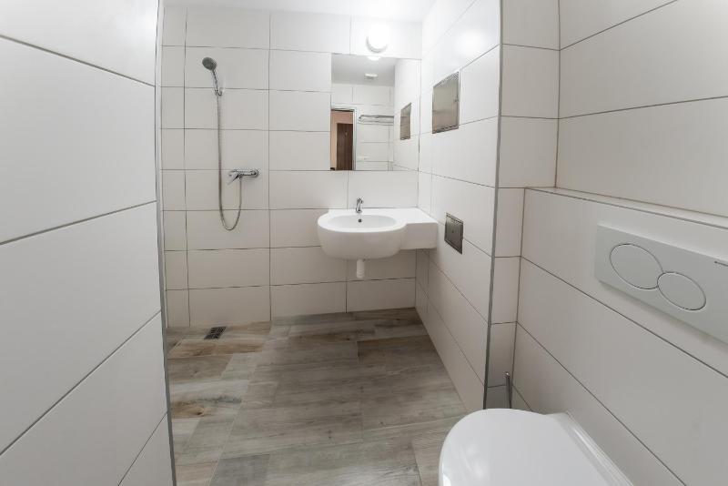 Twin Room image 4