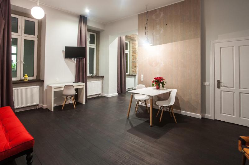 Superior One-Bedroom Apartment image 4