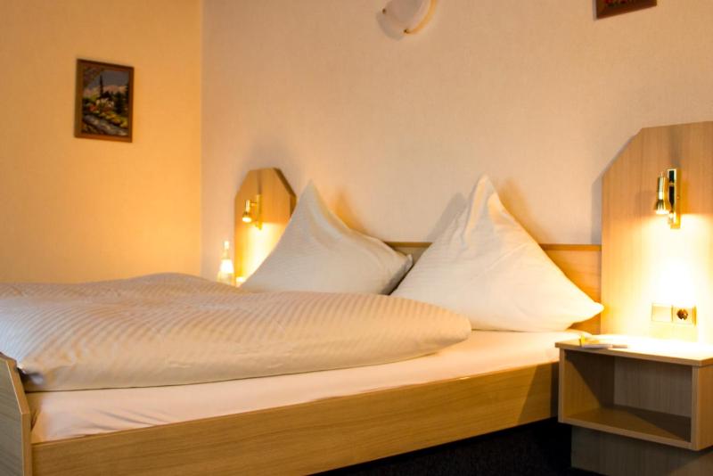 Double Room image 4
