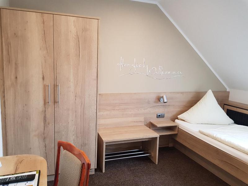Single Room image 3