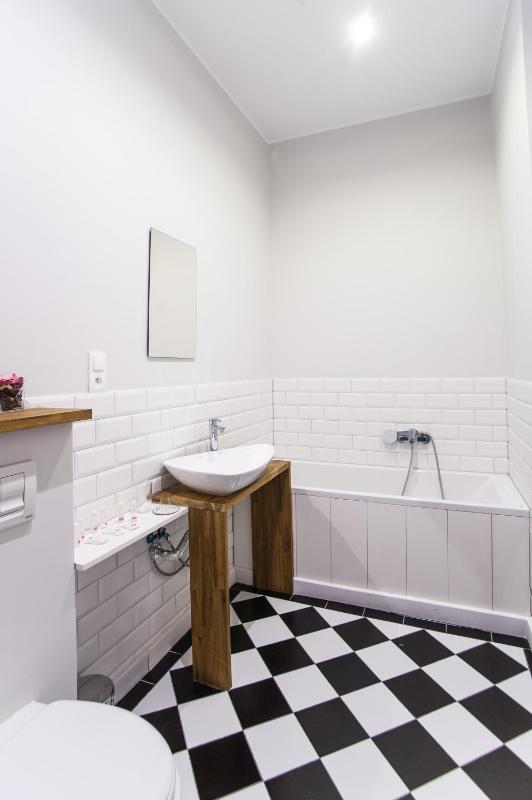 Superior One-Bedroom Apartment image 3