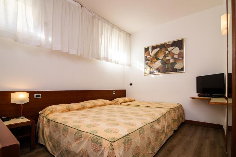 Classic Triple Room image 1