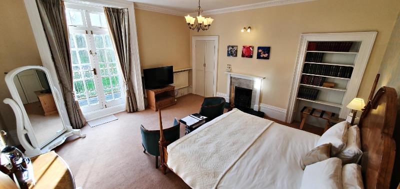 Executive Double Room image 4