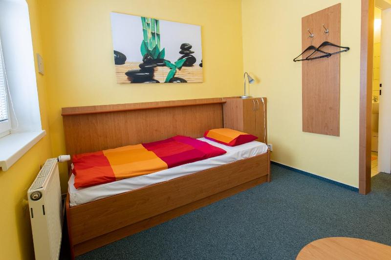 Standard Single Room image 4