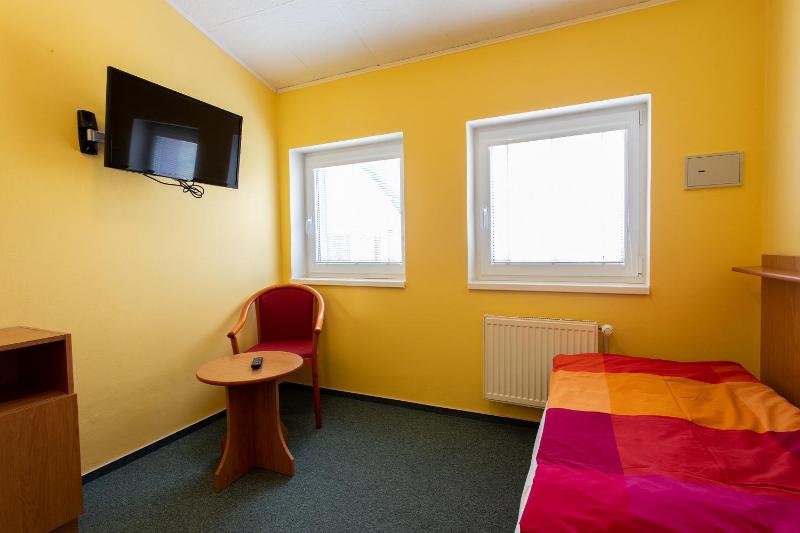 Standard Single Room image 3