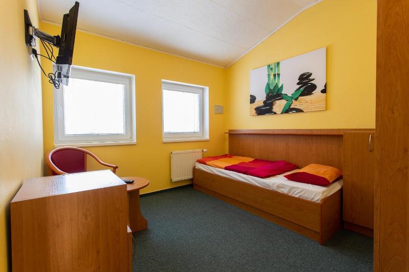 Standard Single Room image 2