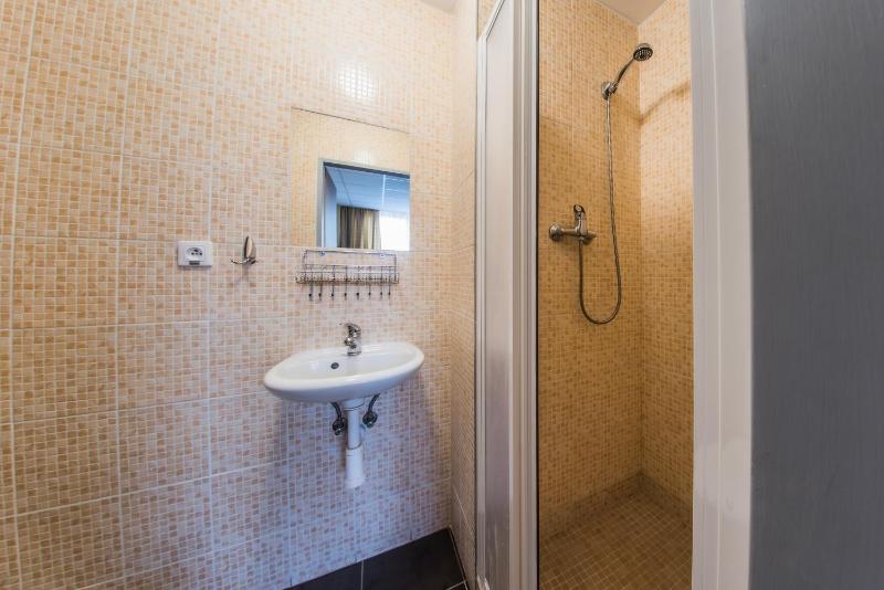 Double Room image 3