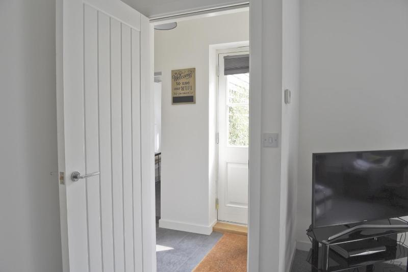 One-Bedroom Apartment image 3