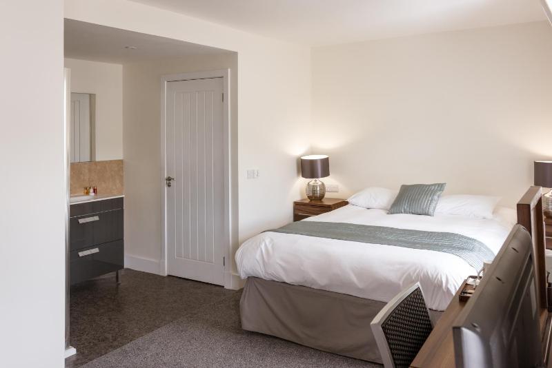 Deluxe Double Room with Extra Bed image 2