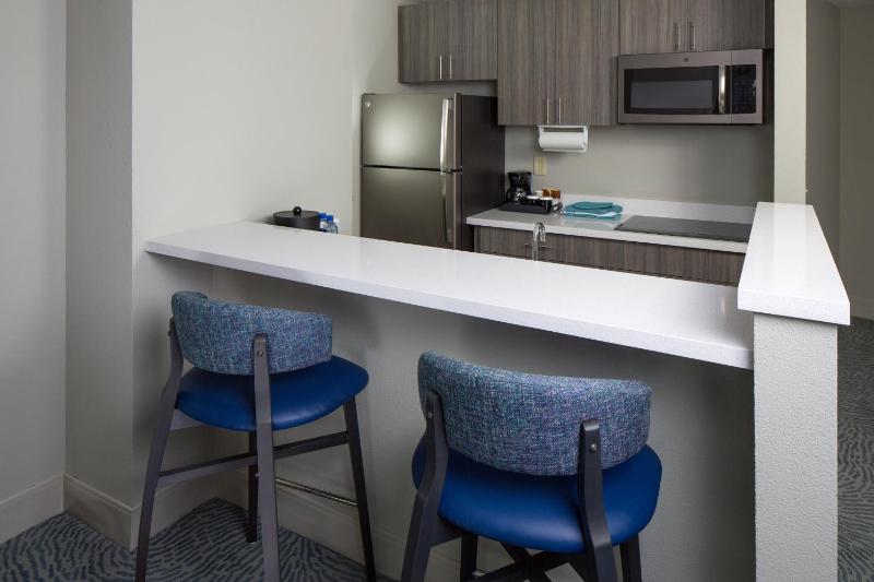 One-Bedroom Suite with Sofa Bed image 2
