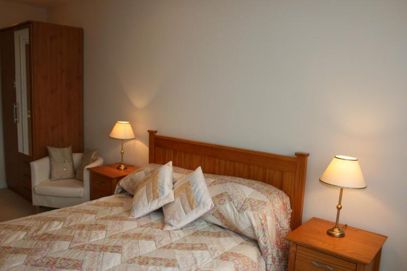 Double Room image 3