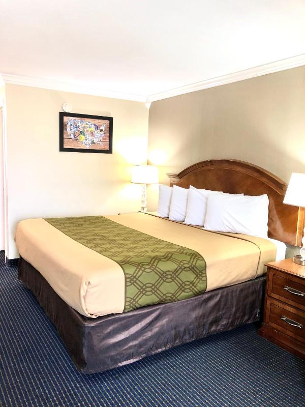 King Room image 3