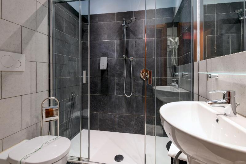 Premium Double Room image 3