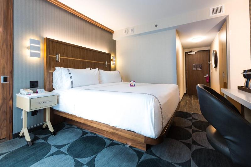 Standard King Room image 4