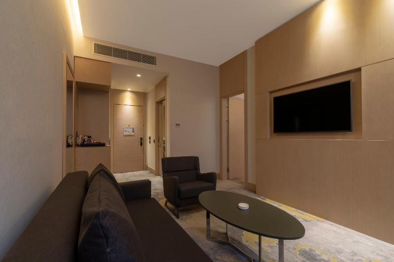 One-Bedroom King Suite - Non-Smoking image 4