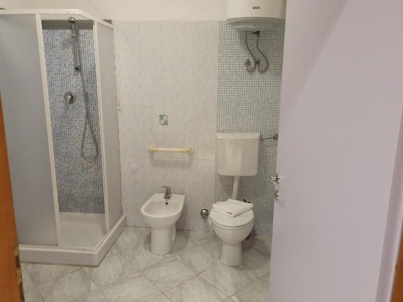 Standard Double Room image 3