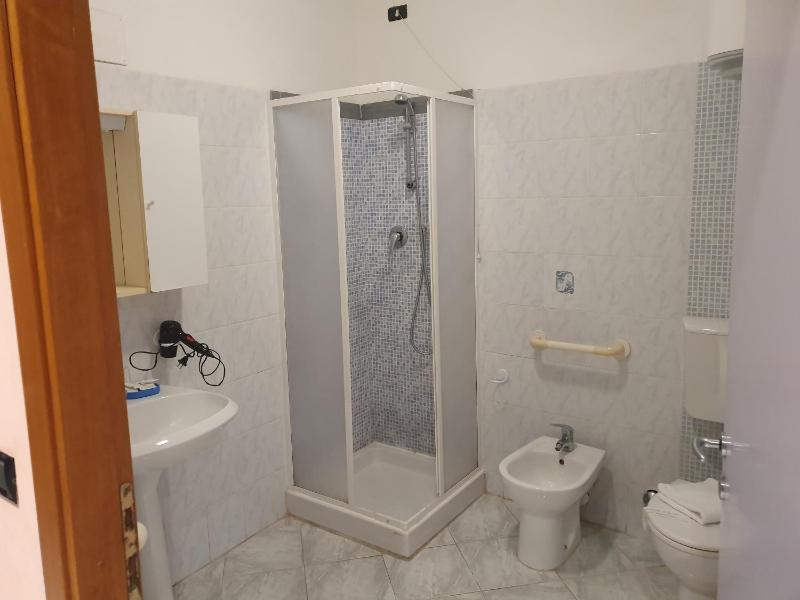 Standard Double Room image 2