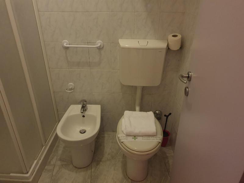 Large Double Room image 3