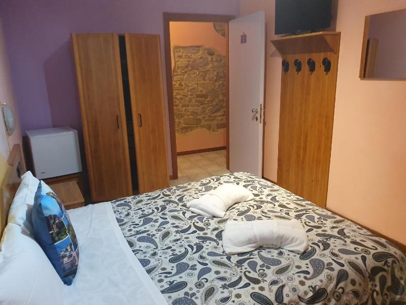Economy Double Room image 2