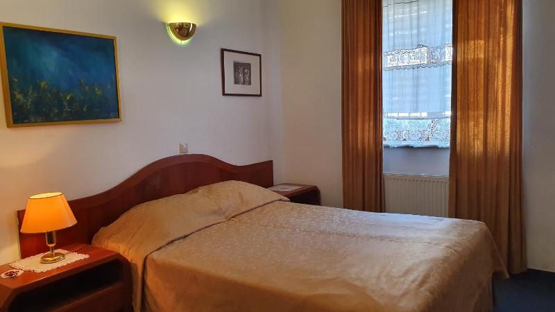 Double Room image 4