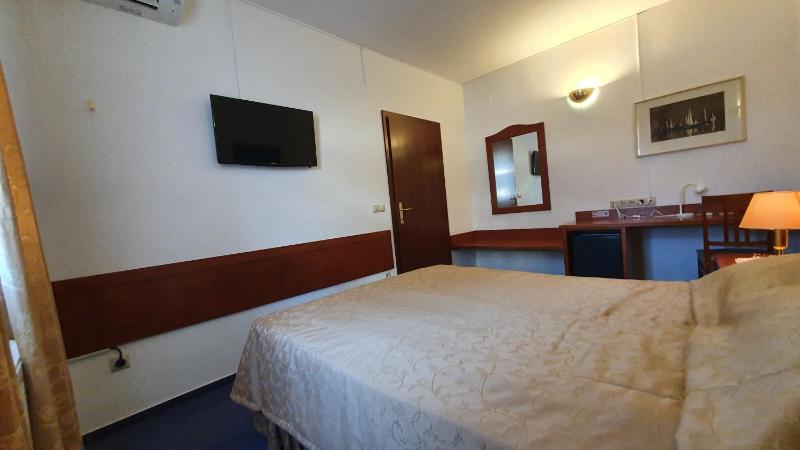 Double Room image 2