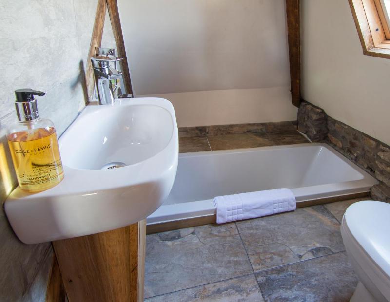 One-Bedroom Suite (2 Adults) - Snug 2 image 4