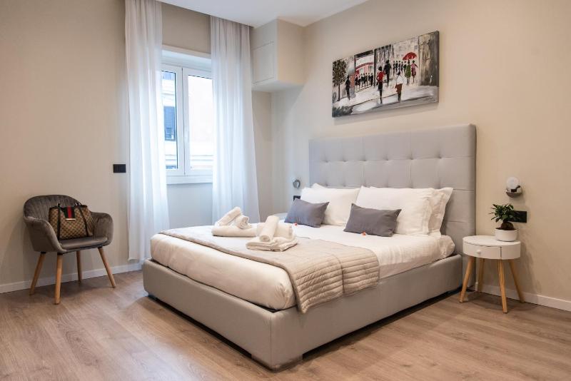 Deluxe Double Room image 3