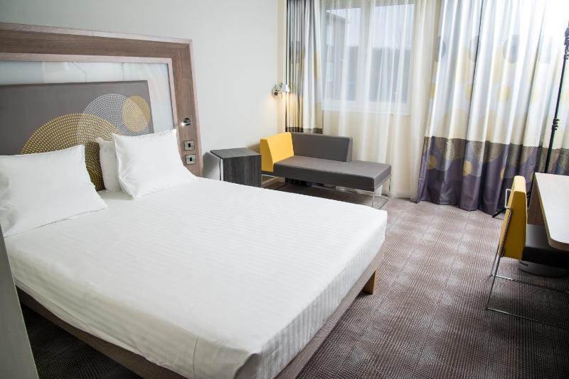 Superior Twin Room image 2