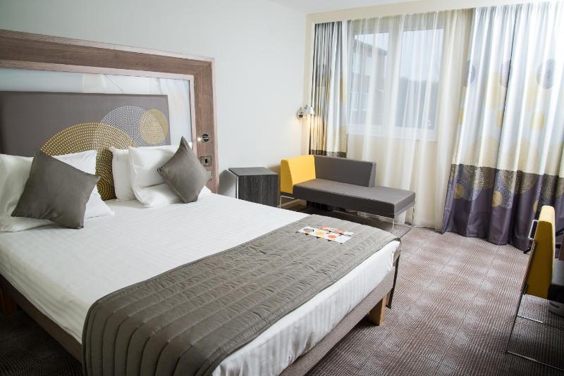 Superior Queen Room with Sofa Bed image 2