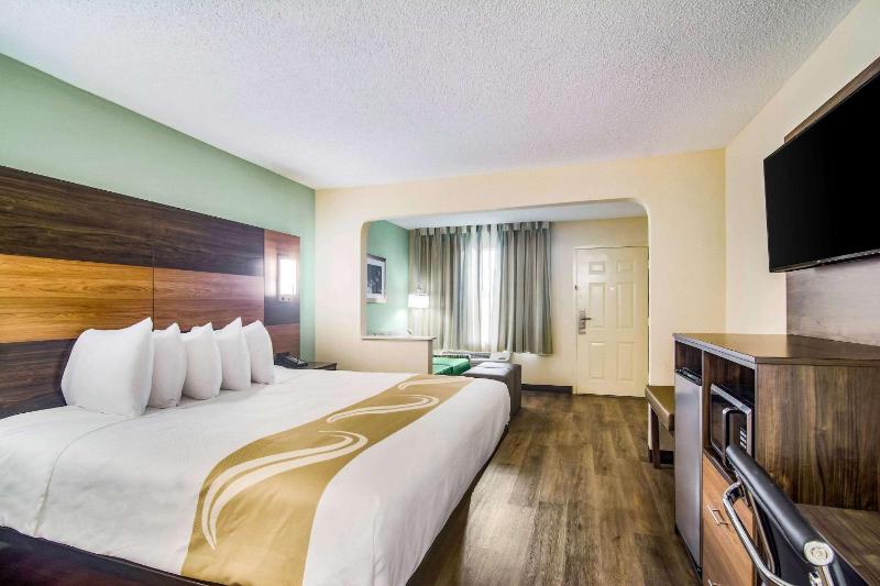 King Suite - Non-Smoking image 1
