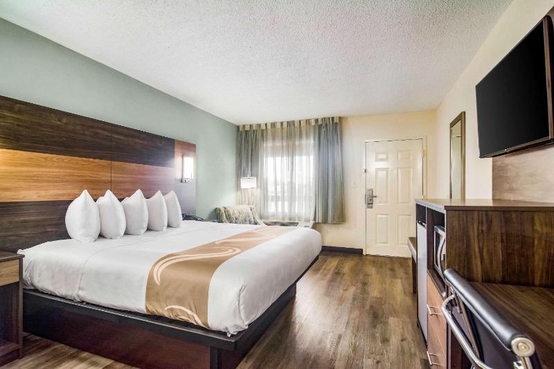 King Room - Non-Smoking image 2