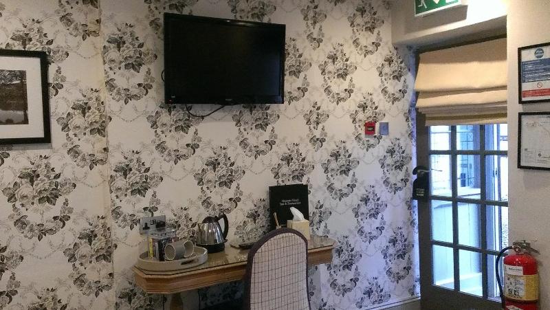 Classic Double Room image 2