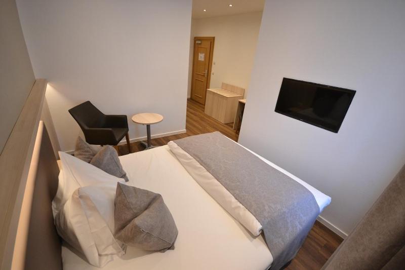 Single Room image 2