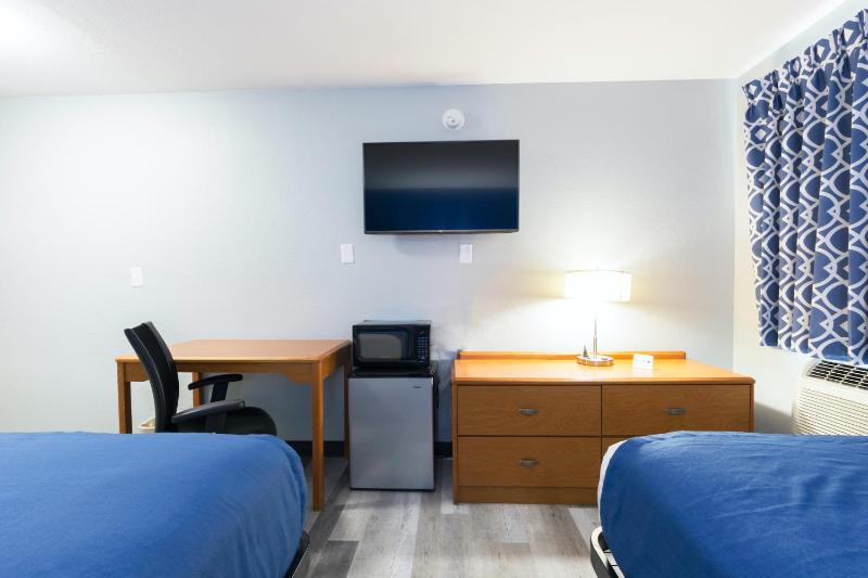 Double Room with Two Double Beds image 4