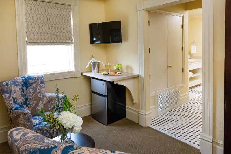 Carriage House  image 2