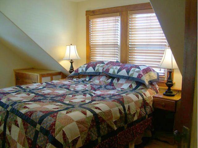 Queen Suite with Sofa Bed image 2