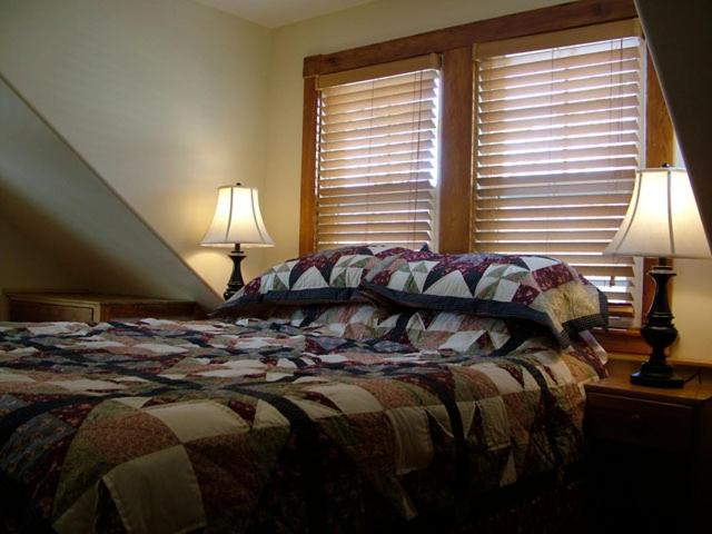 Standard Queen Room image 3