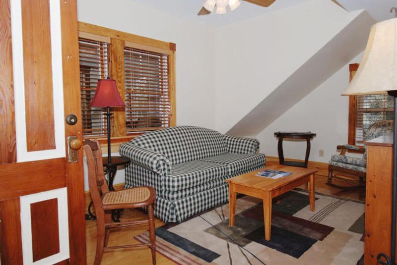 Queen Suite with Sofa Bed image 4