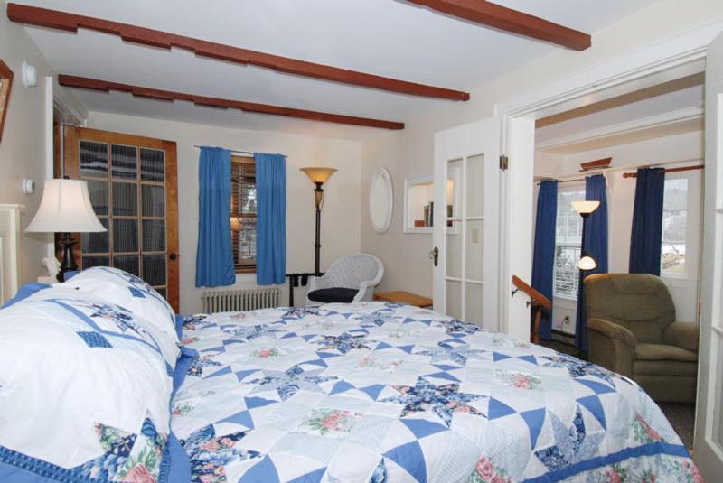 Standard Double Room image 4