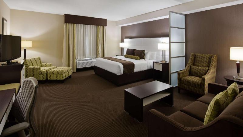 King Suite - Non-Smoking image 2