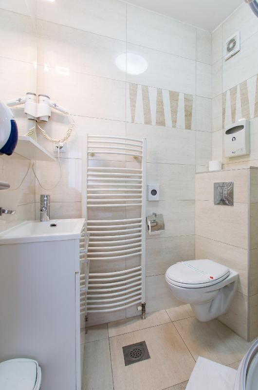 Standard Twin Room image 2